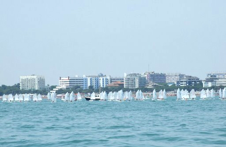 Nella foto un mare di vele al Campionato IODA dello scorso anno